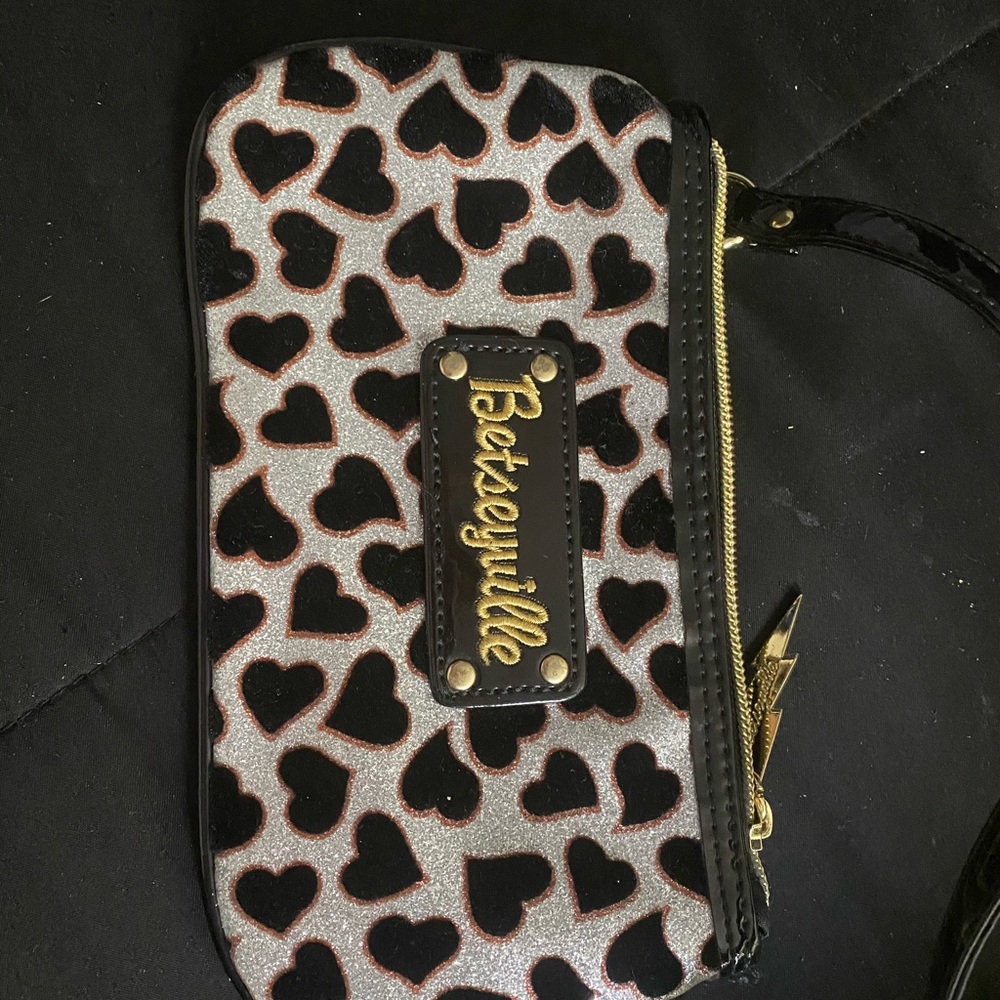 NWOT Betseyville by Betsey Johnson crossbody bag